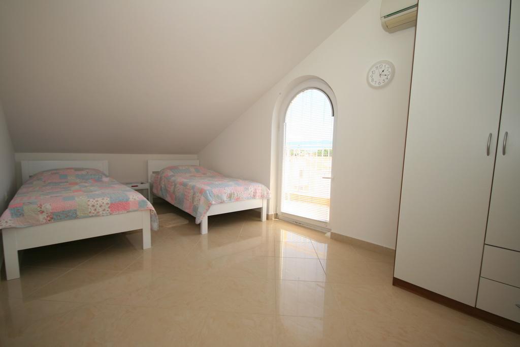 Apartment Mimoza 6, Baska, Krk Ngoại thất bức ảnh